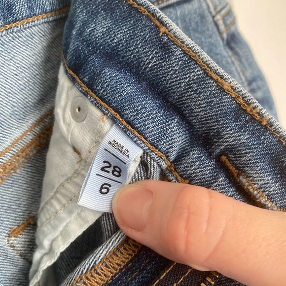 Loft women’s jean shorts - size 28/6 - Picture 4 of 4